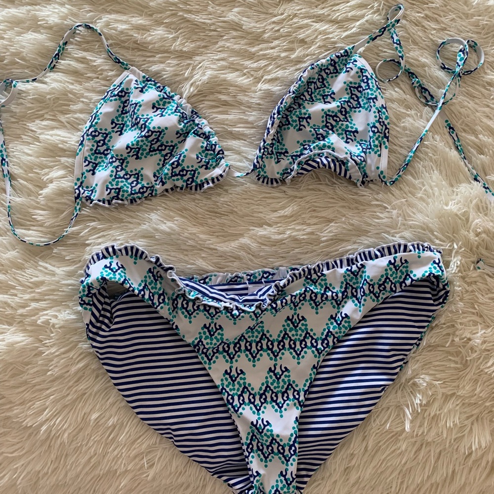 Vineyard vines reversible bikini set!!